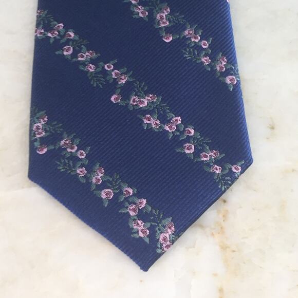 BAR III  NAVY FLORAL SLIM SILK BLEND NECKTIE - Picture 1 of 8